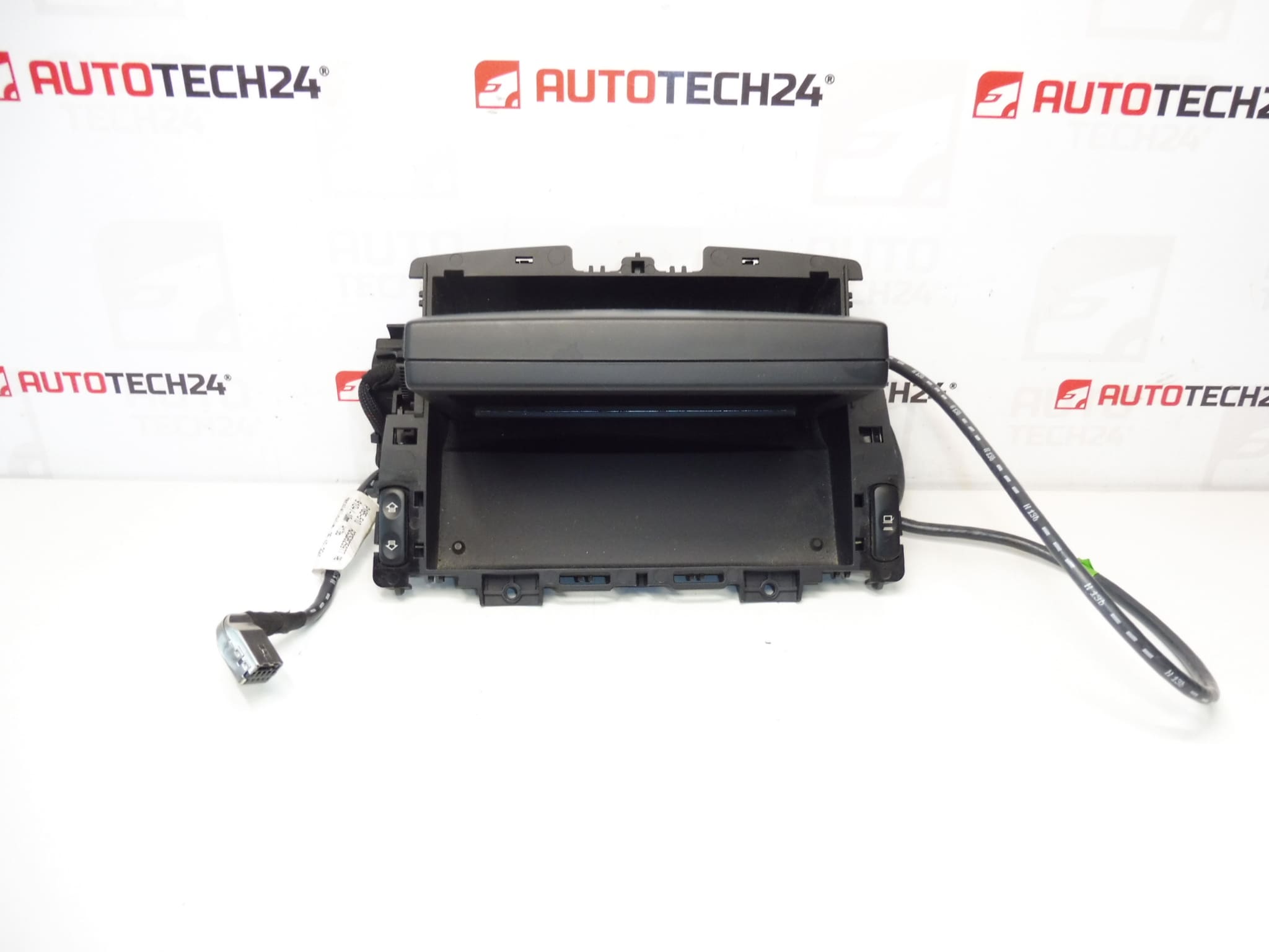 Radiocomputerdisplay Peugeot 3008 5008 96735367ZD 6593E4